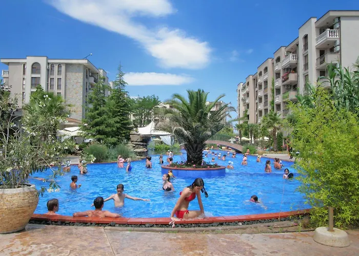 La Dahlia - Cascadas Family * ساني بيتش